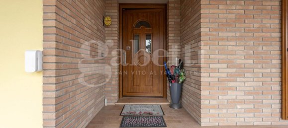 6 rooms Villa in Pordenone, Italy No. 56530 6