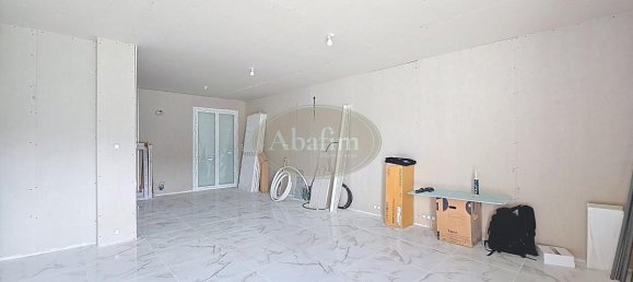 2 bedrooms House in Nay, France No. 303228 4