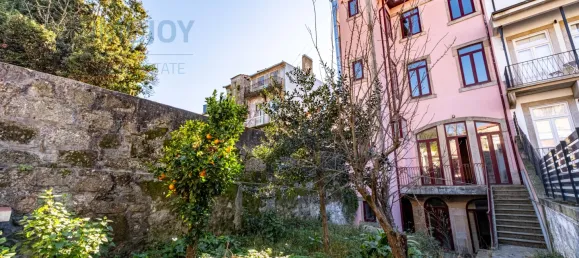 20 bedrooms House in Porto, Portugal No. 99917 83