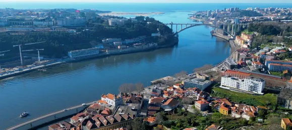 20 bedrooms House in Porto, Portugal No. 99917 96