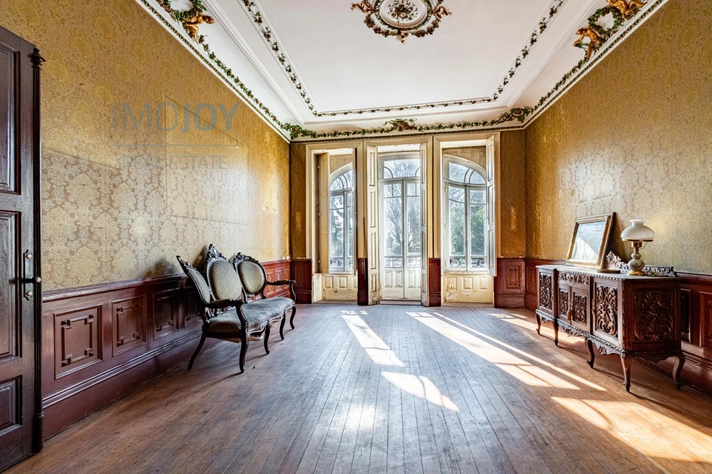 20 bedrooms House in Porto, Portugal No. 99917