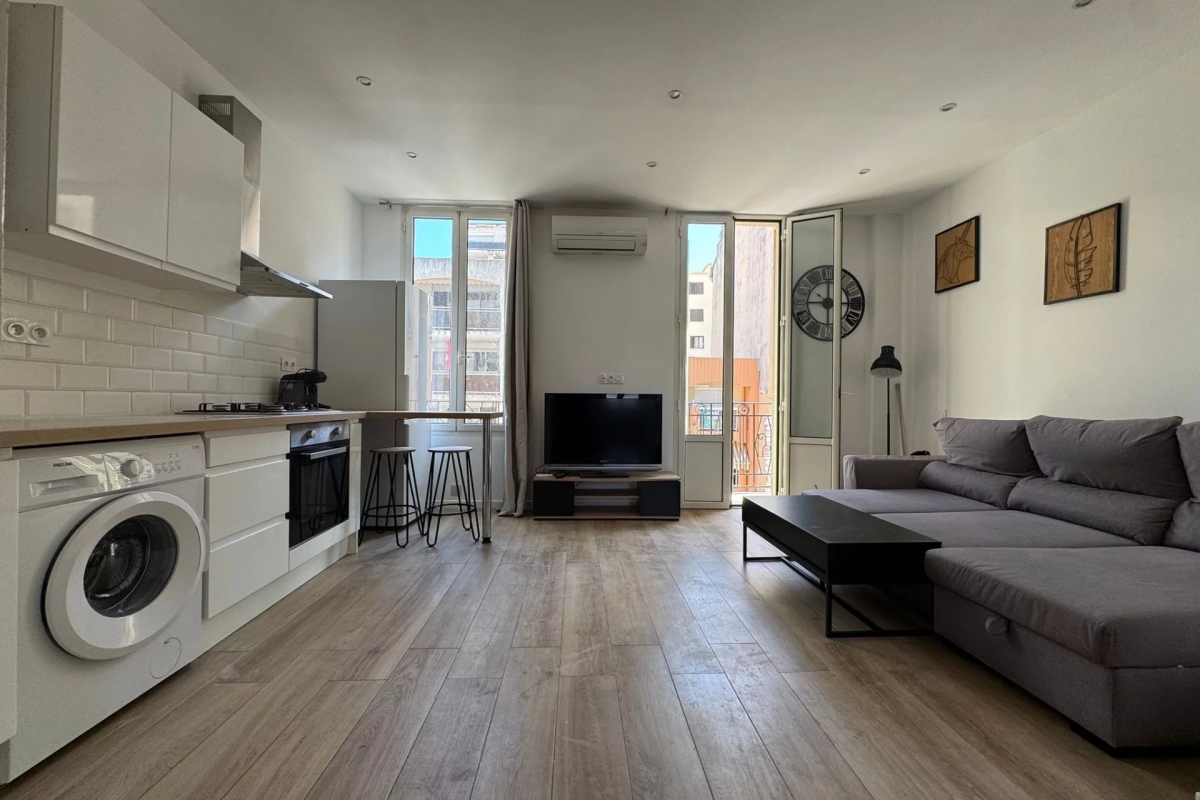 2 rooms Apartment in Nice, France No. 289522