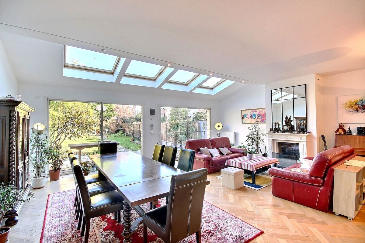 5 chambres Maison à Suresnes, France No. 180902