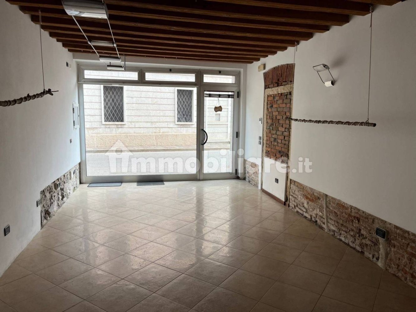 59m² Commercial property in Montebello Vicentino, Italy No. 371028