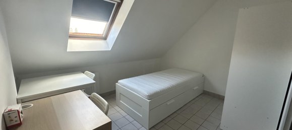 Estudio en Tours, France No. 64545 2