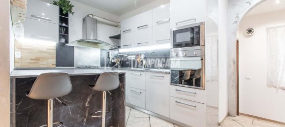 2 rooms Apartment in Fenegrò, Italy No. 141082 6