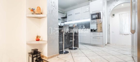 2 rooms Apartment in Fenegrò, Italy No. 141082 5