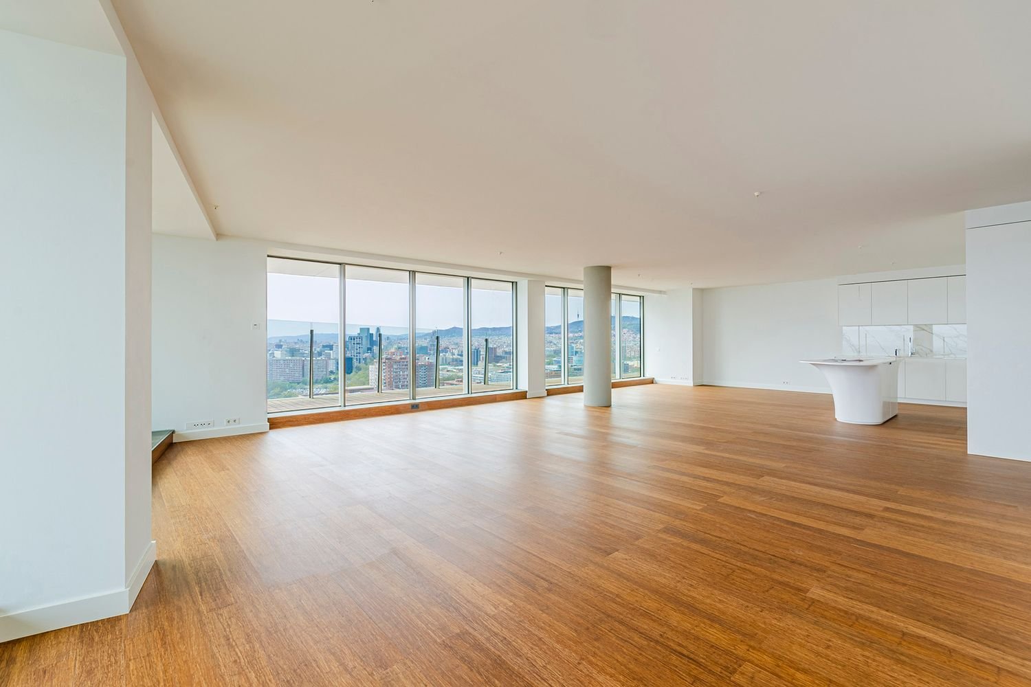 Apartamento de 4 dormitorios en Barcelona, Spain No. 291129