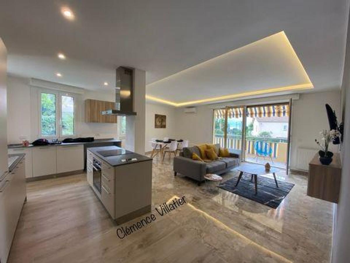 3 bedrooms Condo in Cannes, France No. 12503