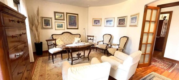 6 rooms Apartment in Udine, Italy No. 32337 4