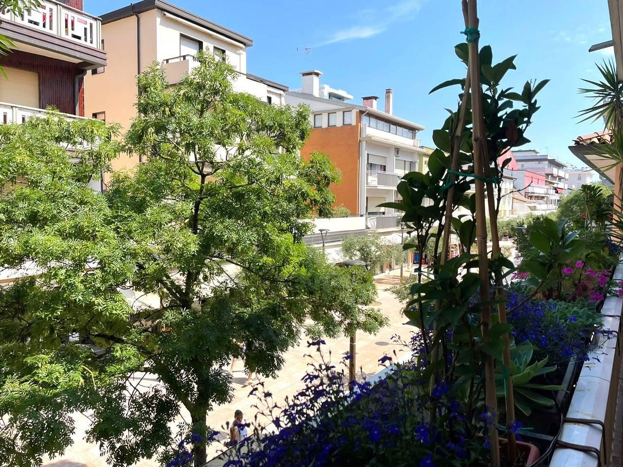 6 rooms Apartment in Udine, Italy No. 32337