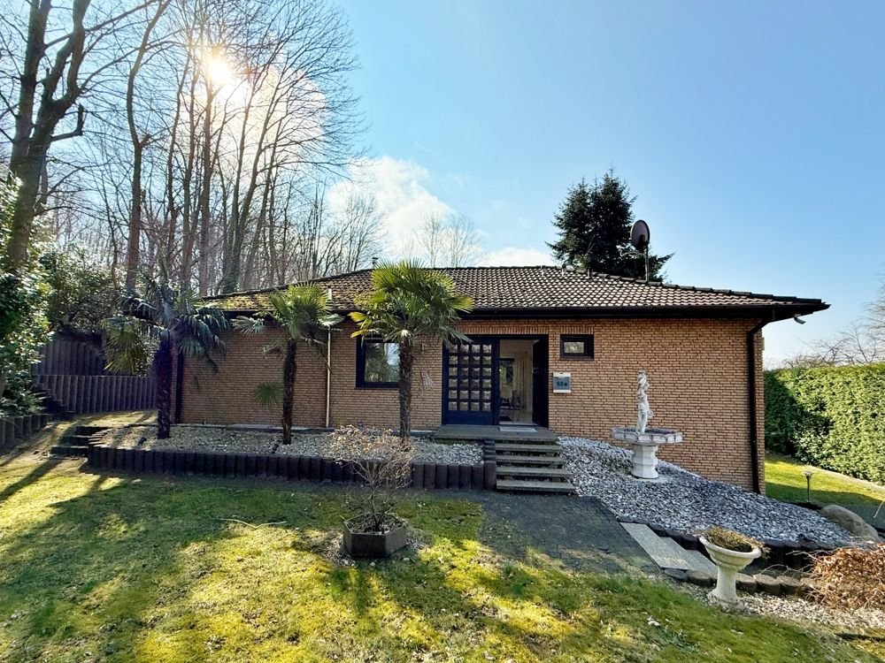 5 rooms House in Essen, Germany No. 109847