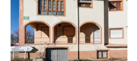 3 bedrooms House in Leon, Spain No. 163025 2