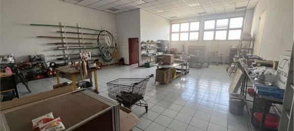 185m² Office in Sassuolo, Italy No. 17812 2