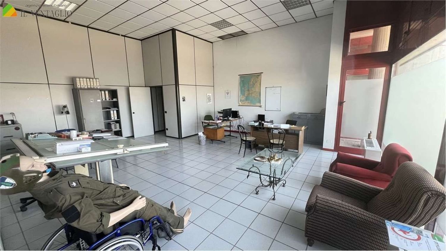 185m² Office in Sassuolo, Italy No. 17812