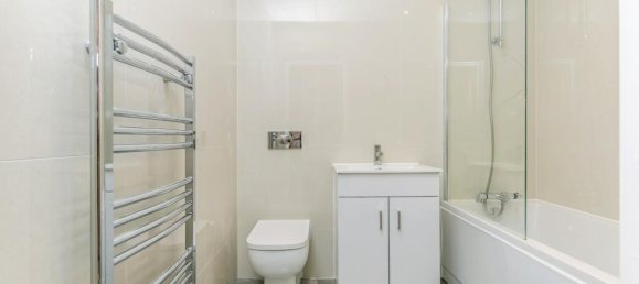 3 bedrooms House in Kenley, United Kingdom No. 8023 8