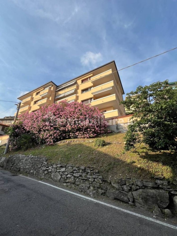2 bedrooms Apartment in Como, Italy No. 366979
