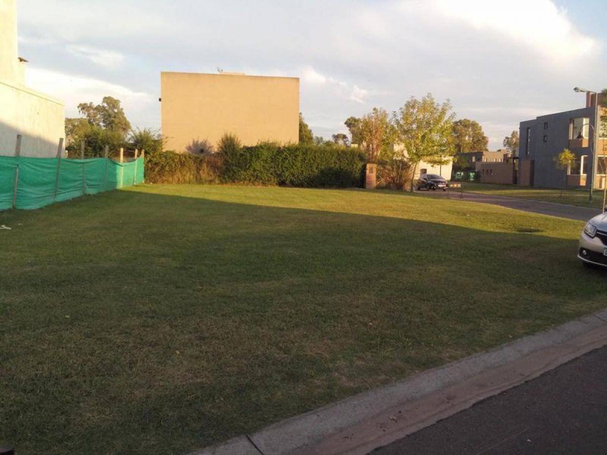  Land in Malvinas Argentinas, Argentina No. 118154