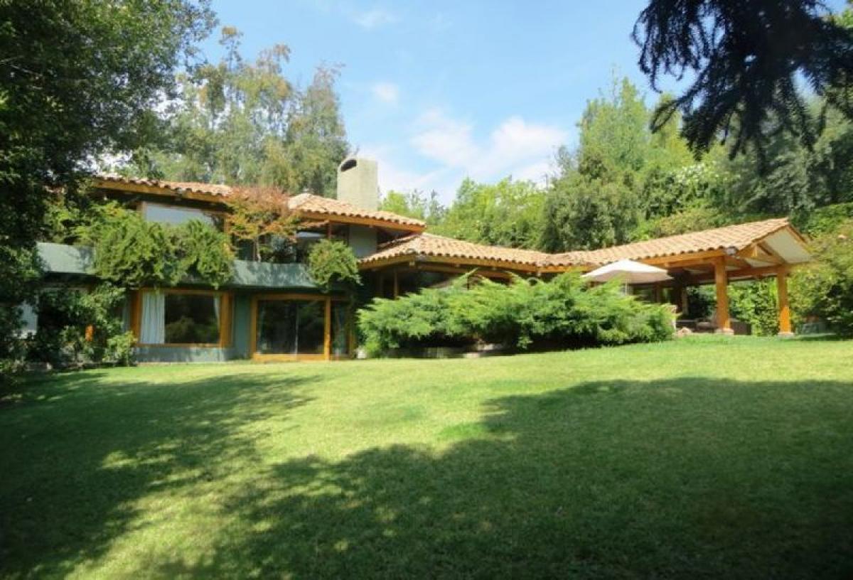 4 bedrooms House in Santiago, Chile No. 5594