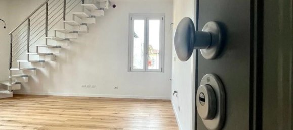 2 rooms Apartment in Florence, Italy No. 37199 7