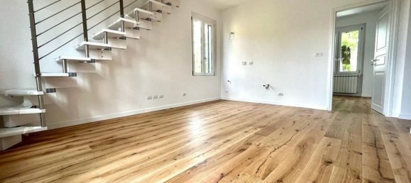 2 rooms Apartment in Florence, Italy No. 37199 2