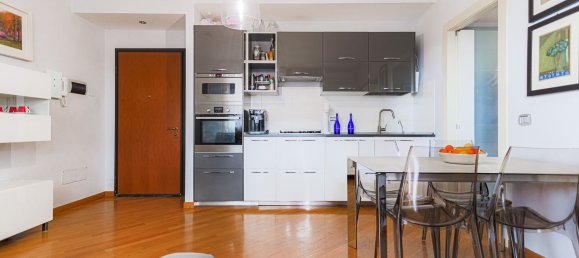 3 rooms Apartment in Rome, Italy No. 44889 5