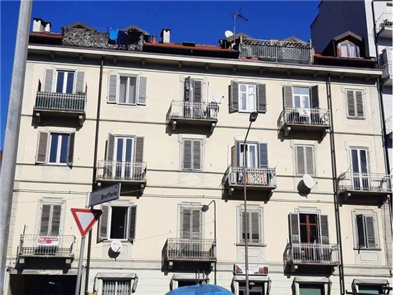 2-salle Appartement à Moncalieri, Italy No. 133014