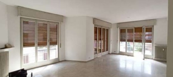 7-salle Appartement à Varese, Italy No. 5454 15