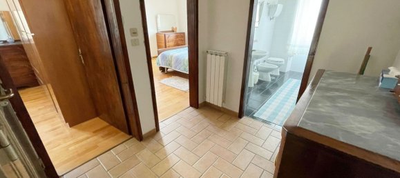 10 rooms House in Gubbio, Italy No. 258185 12