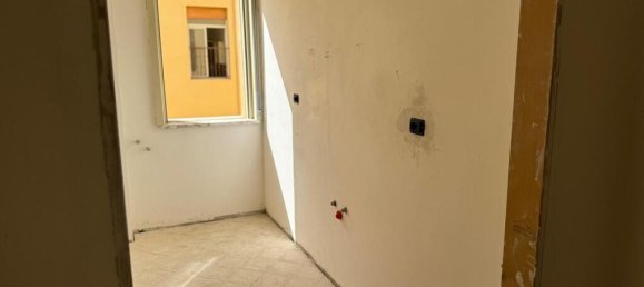 5 rooms Apartment in Messina, Italy No. 30948 2