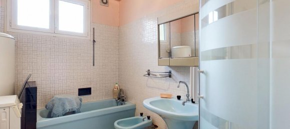 4 bedrooms House in Saint-Mesmin, France No. 39473 7