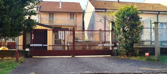 13m² Garage in Bollate, Italy No. 230021 3