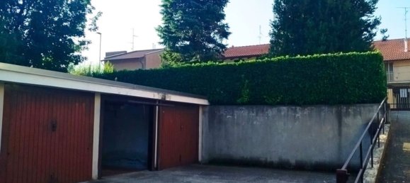 13m² Garage in Bollate, Italy No. 230021 2