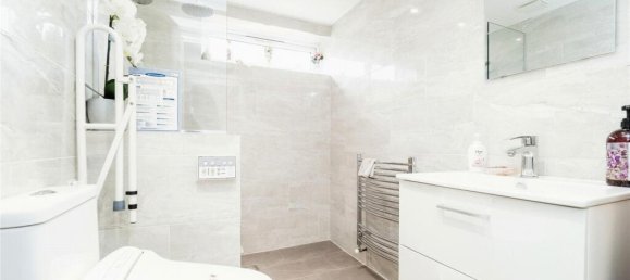 3 bedrooms House in East Ham, United Kingdom No. 11409 13