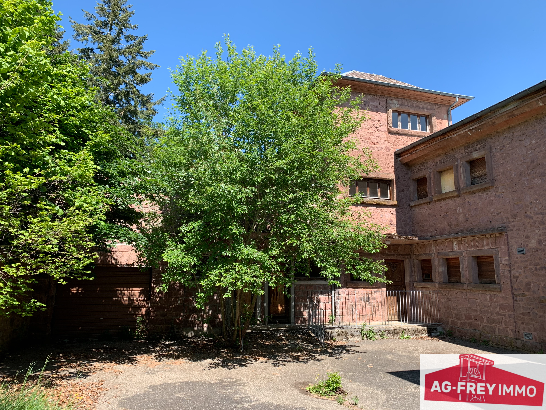 Gebäude in Niedermorschwihr, France 1200m², Nr. 272197