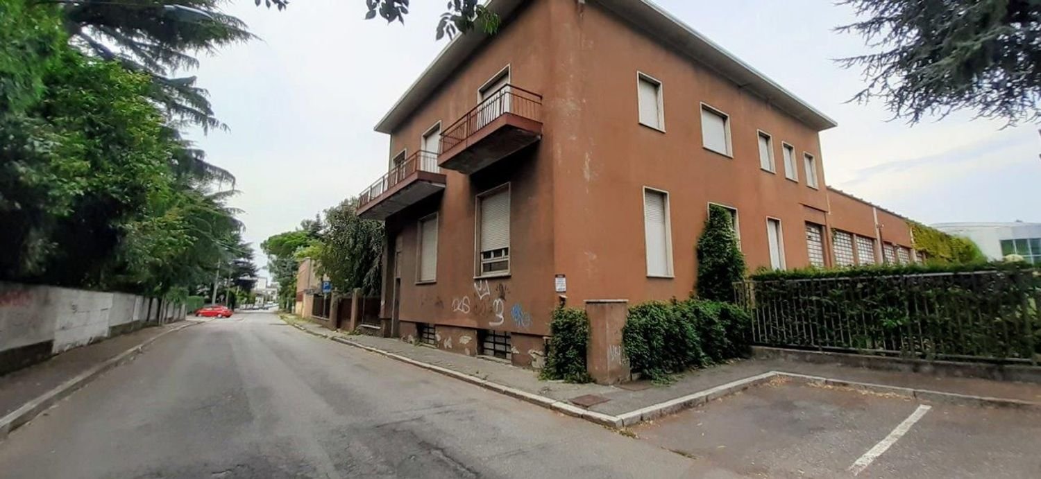  قطعة أرض في Gallarate, Italy 3600متر مربع رقم 78134