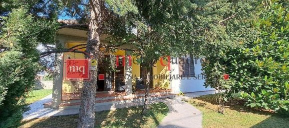 5 bedrooms Villa in Pisa, Italy No. 221650 7