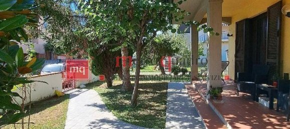 5 bedrooms Villa in Pisa, Italy No. 221650 10