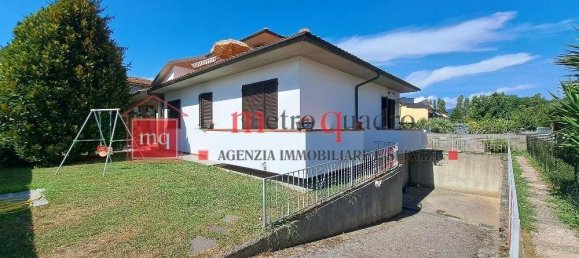 5 bedrooms Villa in Pisa, Italy No. 221650 2