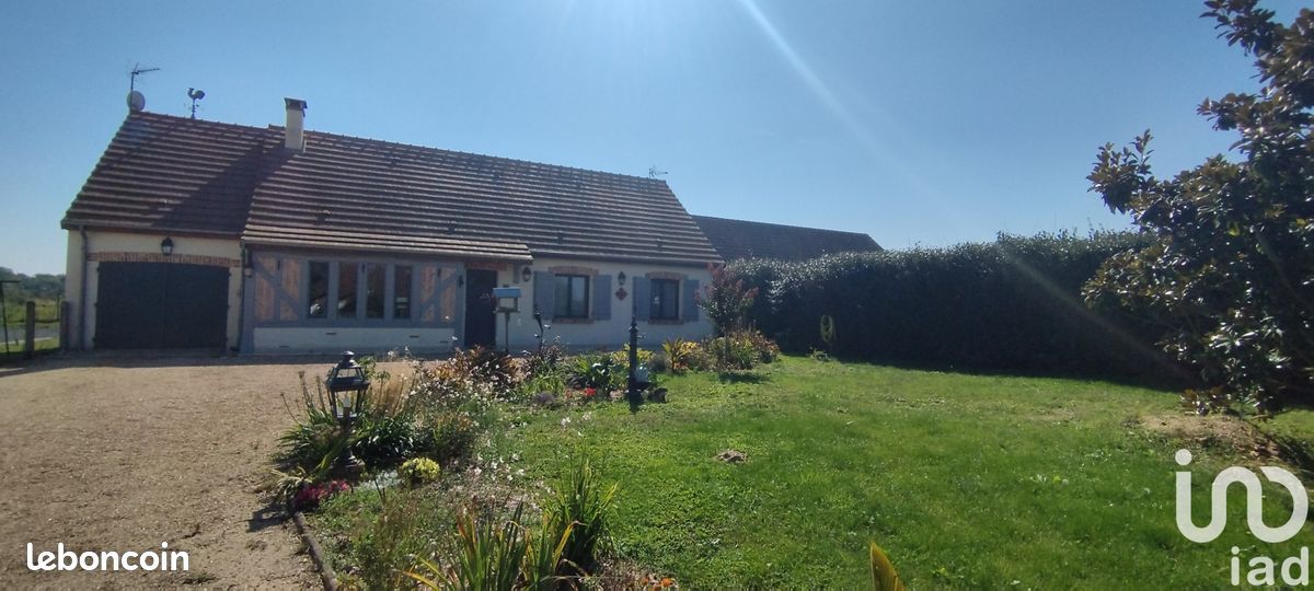 Casa de 3 dormitorios en Sassay, France No. 228814