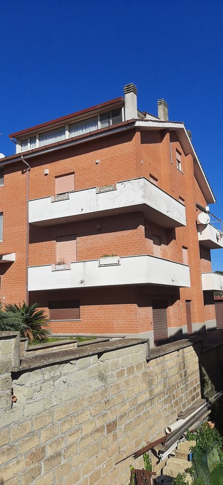 4 rooms Apartment in Rome, Italy No. 204274