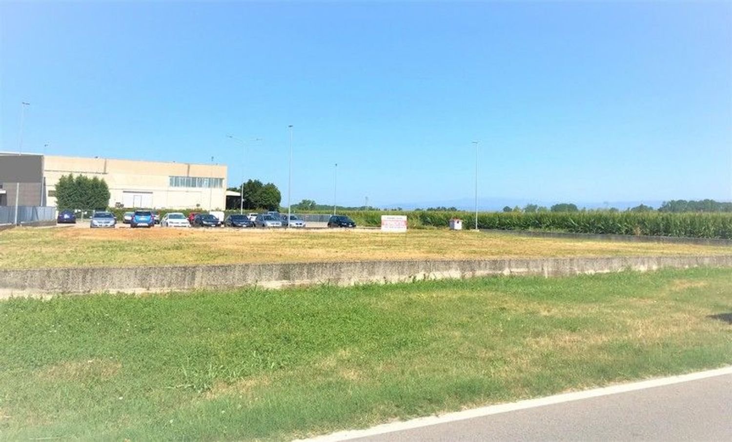 Terreno em Ronco all'Adige, Italy 1800 m² N.º 188485