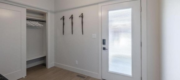 2 bedrooms House in British Columbia, Canada No. 1346 7