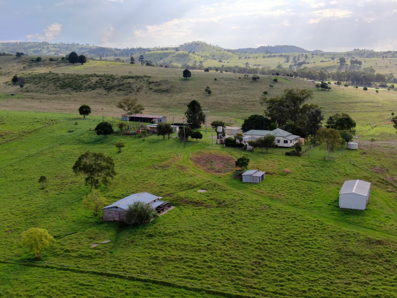 Granja de 4 dormitorios en Thornville, Australia No. 1047