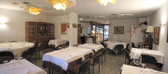 5 bedrooms Villa in Terrassa, Spain No. 284747 23