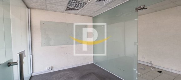 127m² Office in Dubai, UAE No. 7632 7