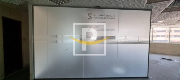 127m² Office in Dubai, UAE No. 7632 5