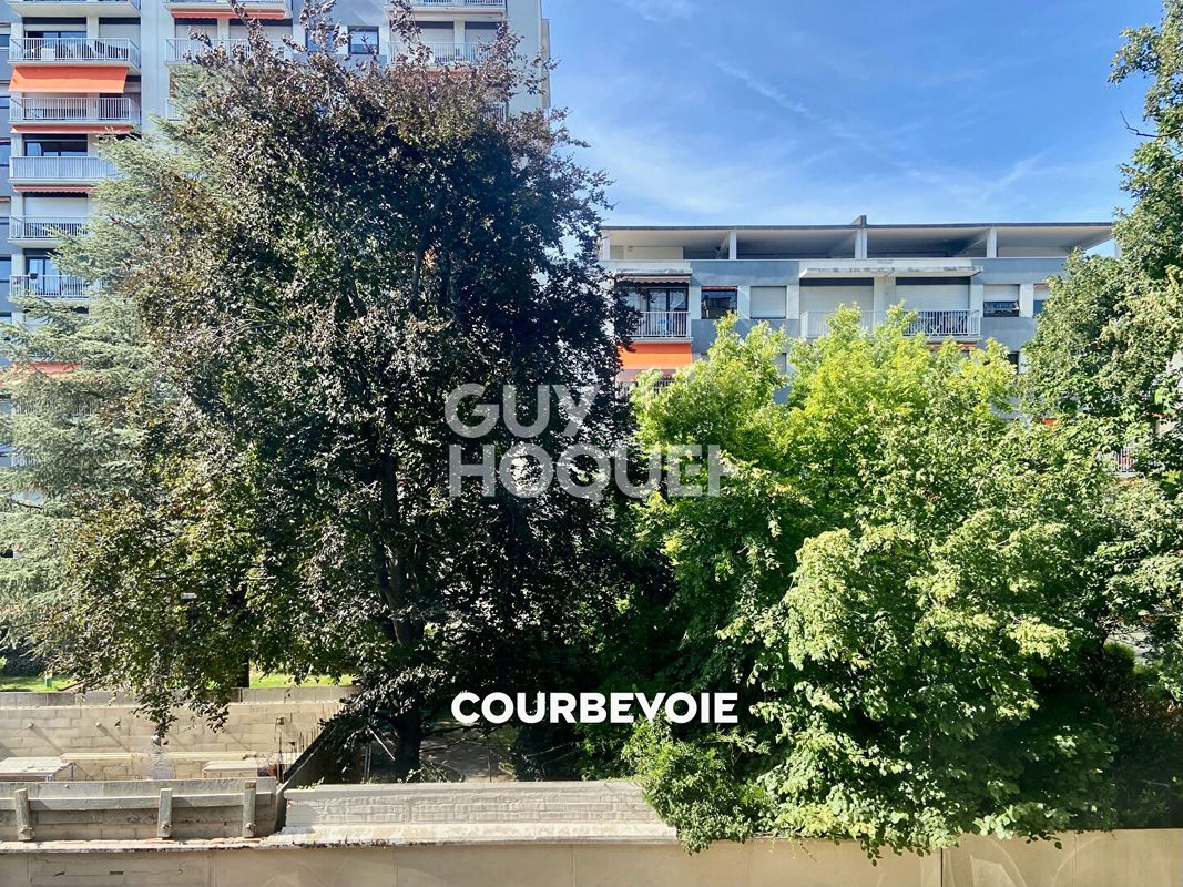 Квартира с 3 спальнями в Курбевуа, Франция № 172583