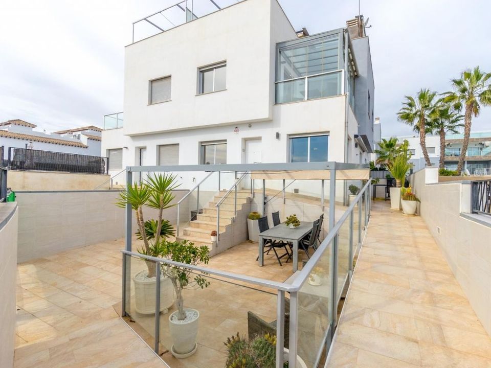 3 bedrooms Townhouse in Alicante, Spain No. 176496