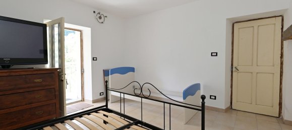 5 bedrooms House in Sparone, Italy No. 333111 11